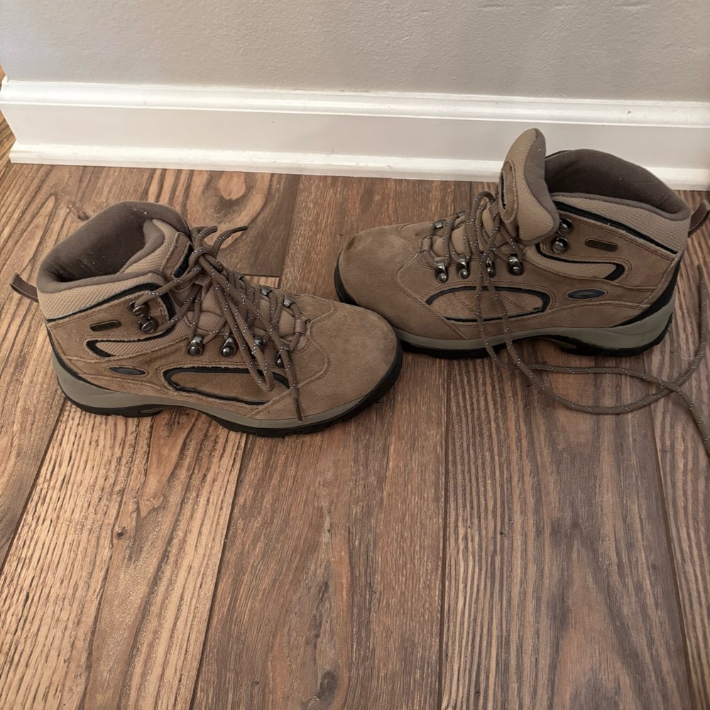 Hi Tec. Brown Hiking Boots - Picture 3 of 6